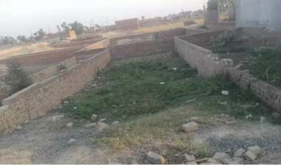 4.6/15ft main road plot For Sale Okara