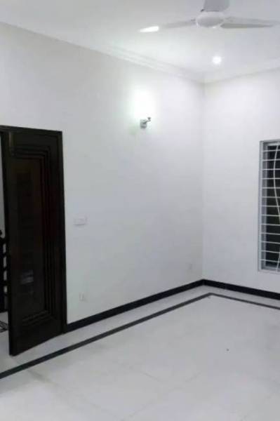 Beautiful House 12 marla Near Park Janipar Block Bahria Town 