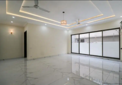 1 Kanal Modern Design Bungalow For Sale hot Location Reasonable