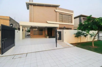 1 Kanal Modern Design Bungalow For Sale hot Location Reasonable