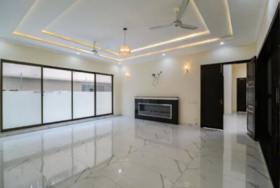 1 Kanal Modern Design Bungalow For Sale hot Location Reasonable