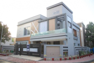 in Gulbhar block Bahria Town Lahore 1 kanal House for sale