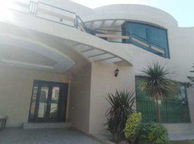 Full furnished One Kanal house in DHA on Daily/weekly Basis Lahore